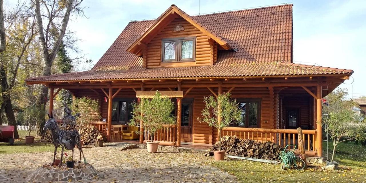 Hotel Dom Árgyélus - Árgyélus ház - Fesztypark Martovce Exterior foto